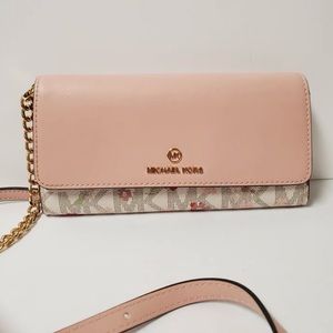 Micheal Kors Jet Set crossbody wallet